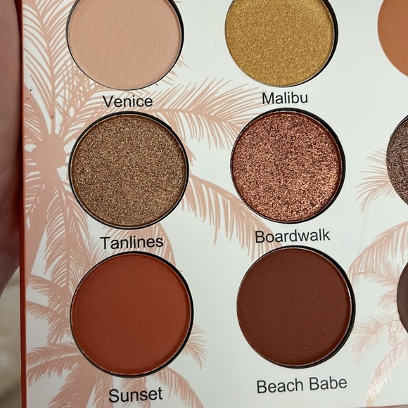 Beauty Creations~Cali Chic Eye shadow Palette - Picture 5 of 8